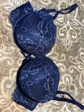 La SENZA Navy Blue Lace Beyond Sexy Classic Plunge Push-Up Bra - 32DD NWOT